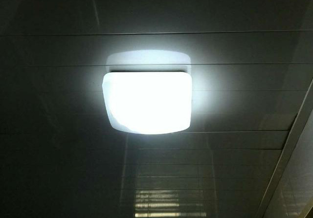 Led小夜燈廠家分享居家男人必備技能之更換吸頂燈